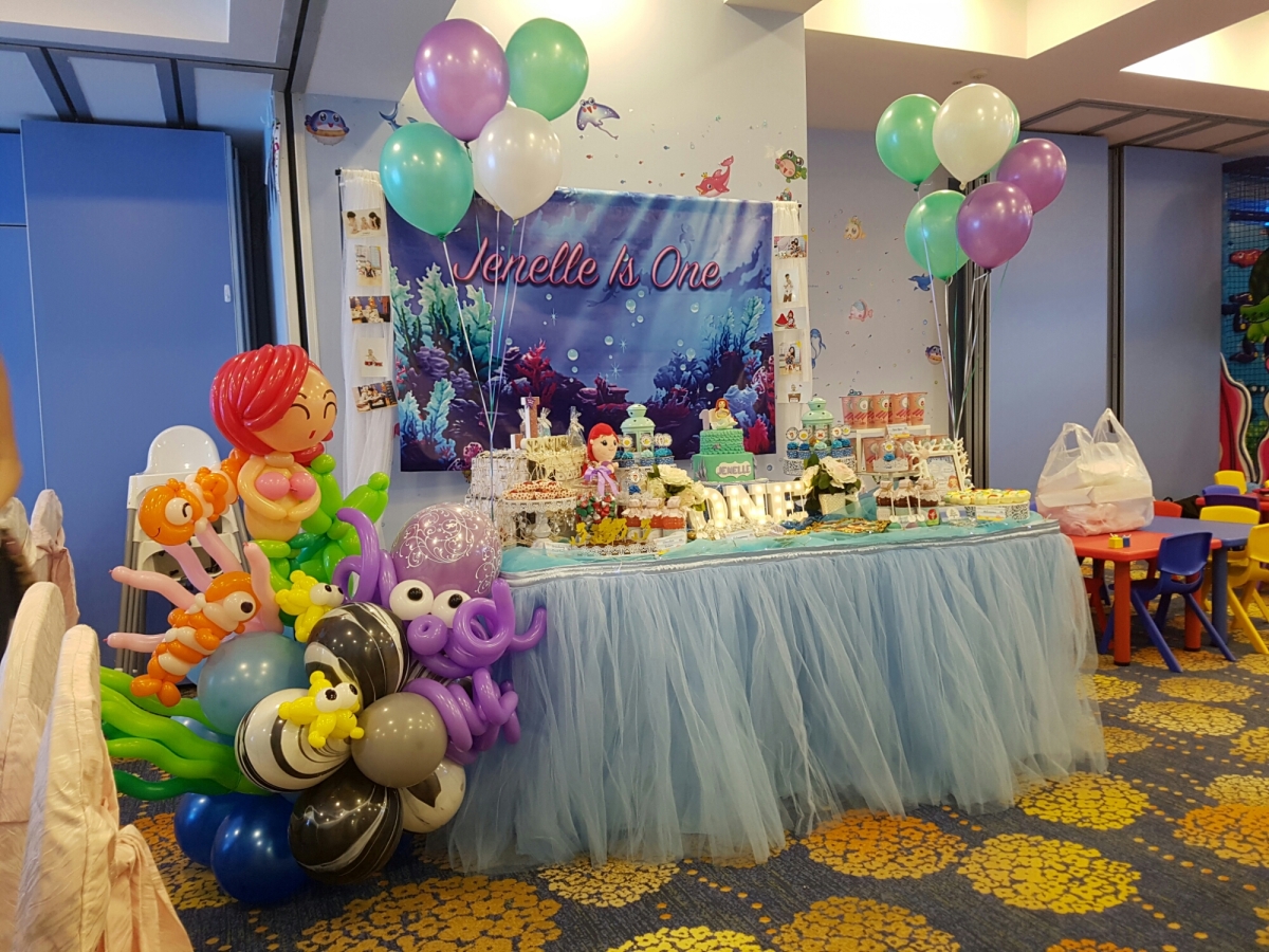 , Happy birthday Jenelle! Underwater birthday party at Aquarius , Singapore Balloon Decoration Services - Balloon Workshop and Balloon Sculpting