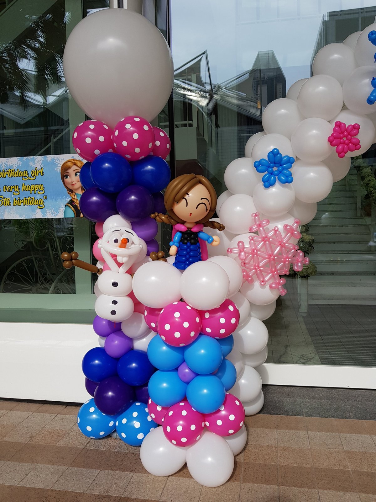 , Elsa and Anna Frozen themed balloon decorations for partymojo!, Singapore Balloon Decoration Services - Balloon Workshop and Balloon Sculpting