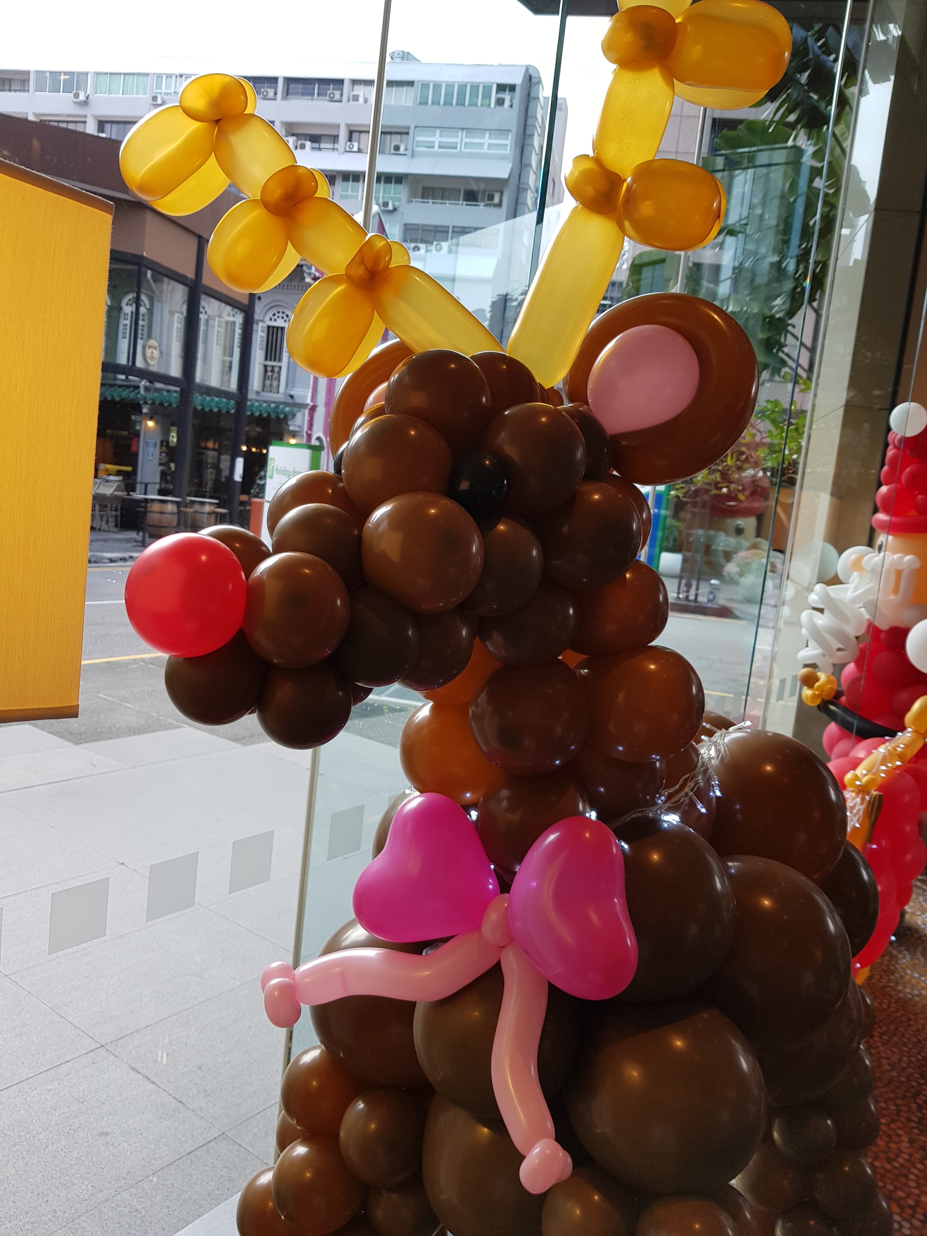 , Christmas Balloon decorations for holiday Inn Singapore Orchard!, Singapore Balloon Decoration Services - Balloon Workshop and Balloon Sculpting