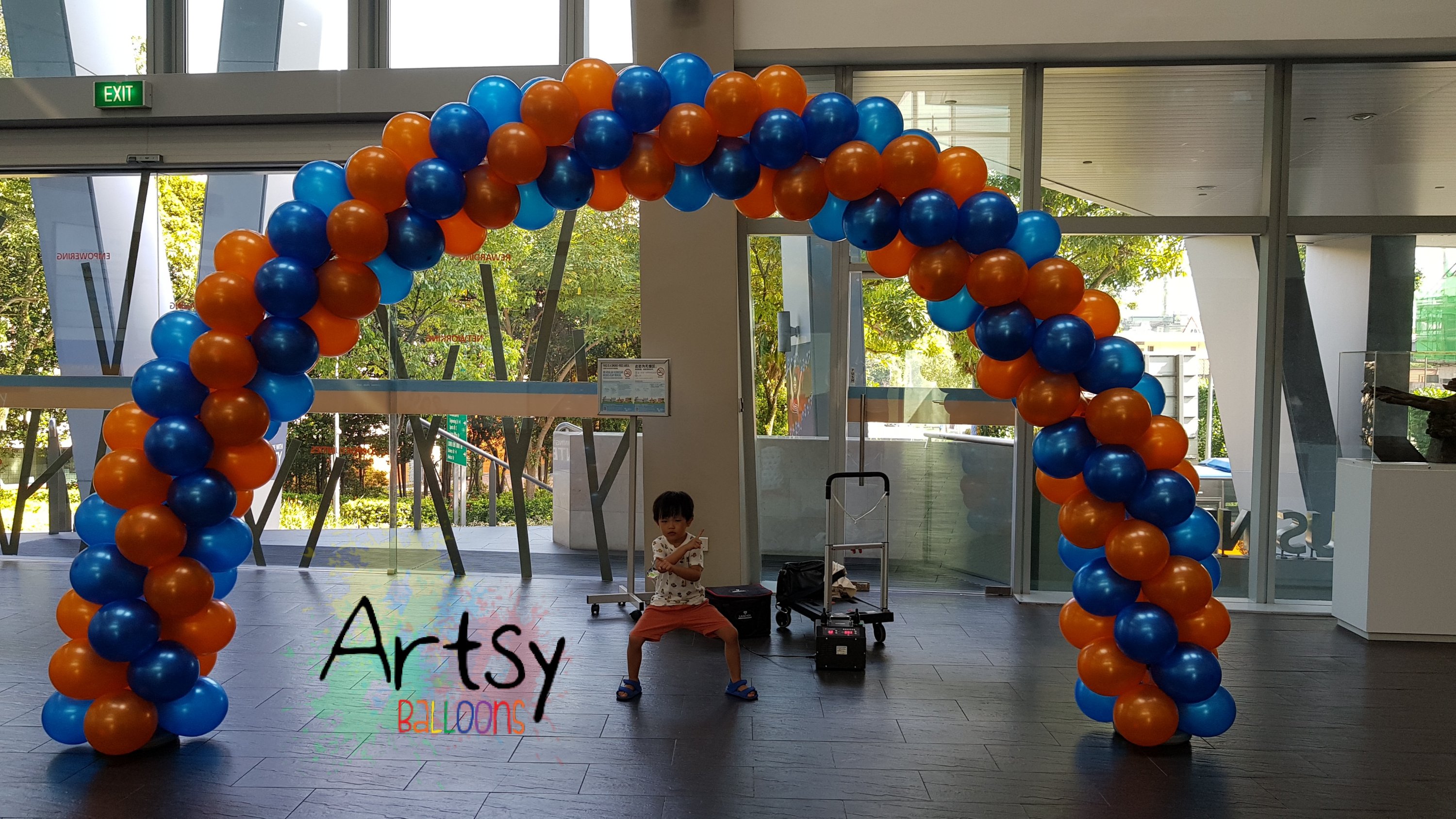 , Balloons arch for NUS! Congratulation for your graduation!, Singapore Balloon Decoration Services - Balloon Workshop and Balloon Sculpting